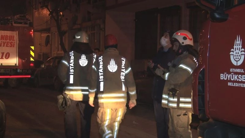 Zeytinburnu’nda bir binanın balkonu çöktü
