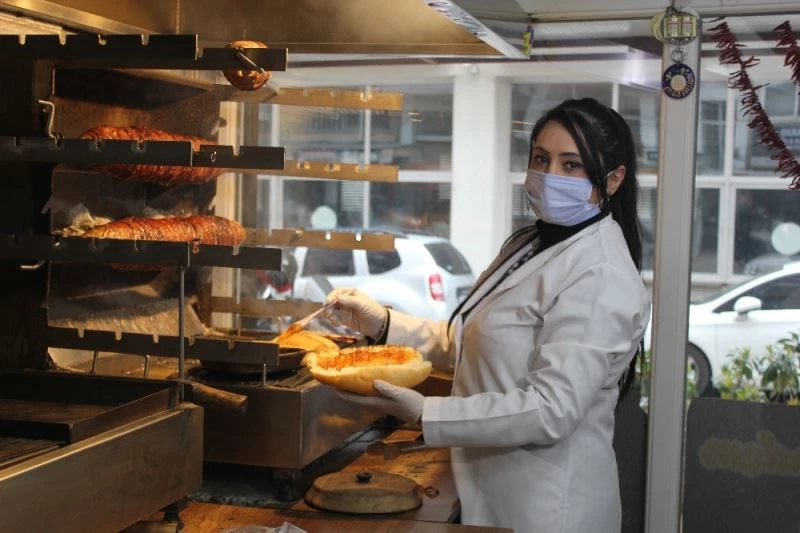 İzmir’in kadın kokoreççisi Mehtap Usta
