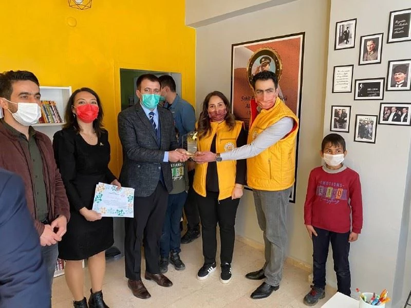 Sen de Bir Çocuk Sevindir Derneği, Diyarbakır’da Ali Gaffar Okkan Kütüphanesi kurdu
