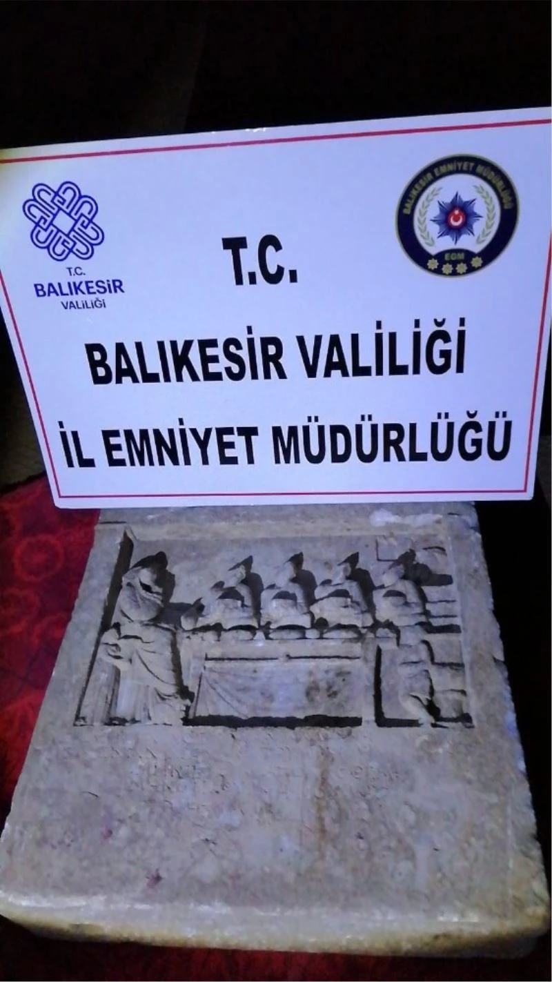 Balıkesir’de 2 bin yıllık mezar stelini satamadan yakalandı
