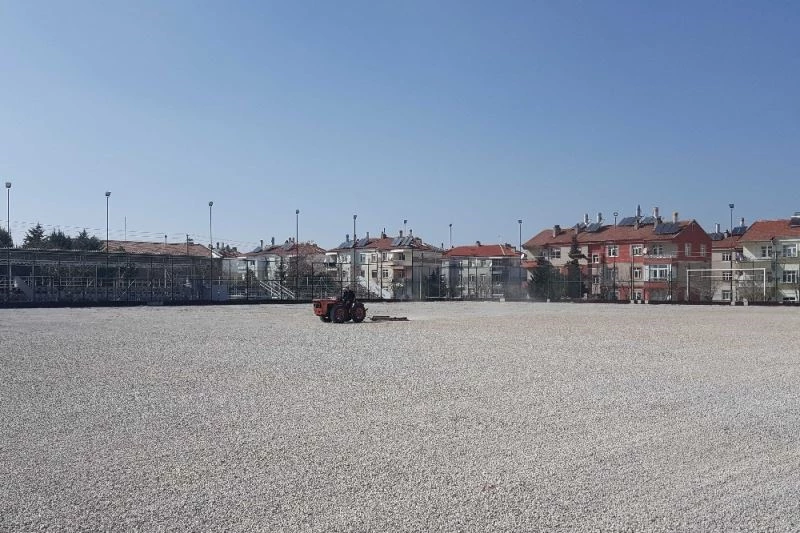 Yunuskent Futbol Sahasının sentetik çimi değişiyor
