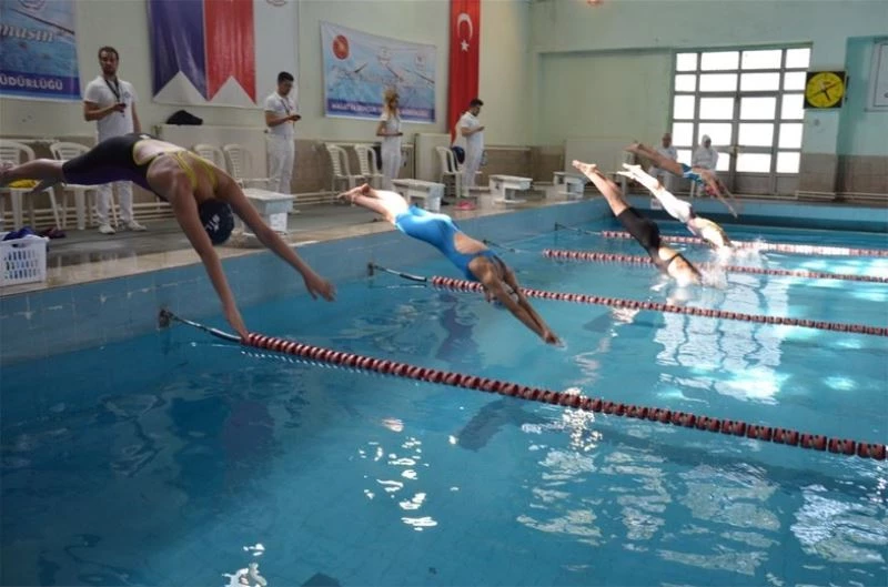 Pandemi kurallarıyla yüzme şampiyonası
