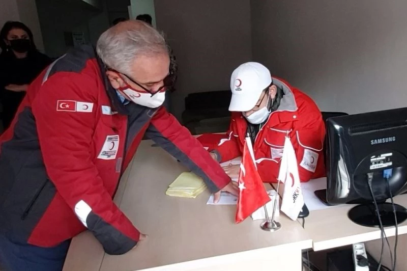 Karasulu iş insanından ihtiyaç sahibi çocuklara tablet desteği
