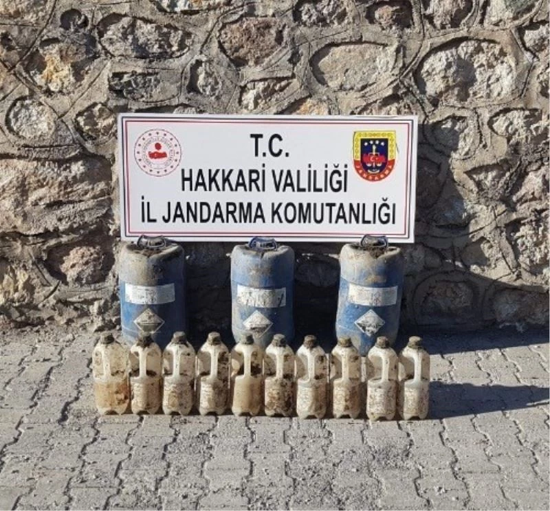 Hakkari’de 100 litre asit anhidrit maddesi ele geçirildi
