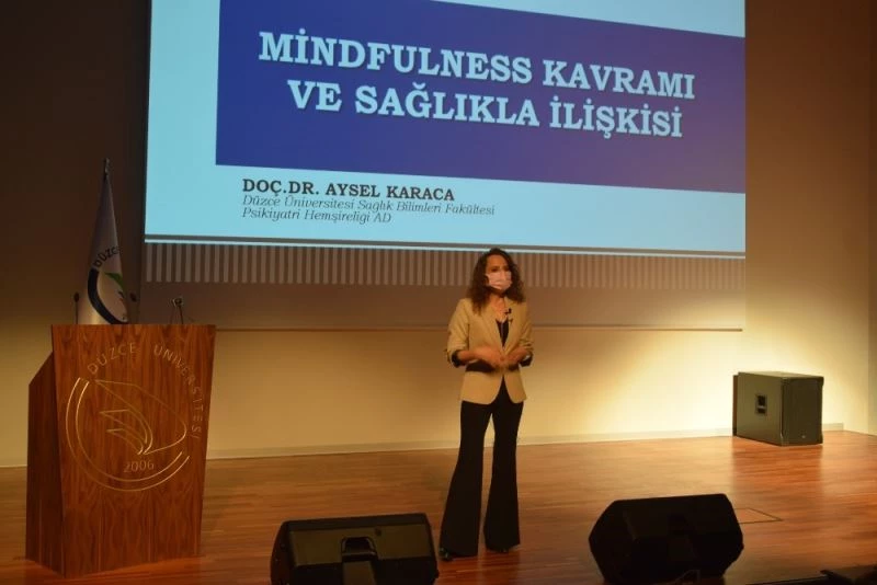 İçinde bulunan anın farkında olmak
