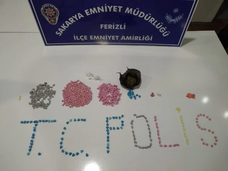 Dur ihtarına uymayıp, araçtan uyuşturucu maddeleri atıp kaçtılar ama başaramadılar
