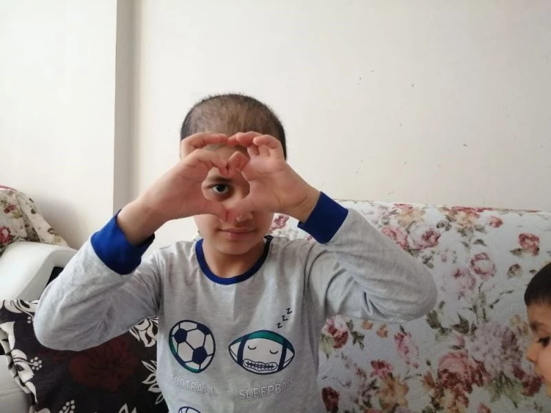 Küçük Taha, tedavisini üstlenen Cumhurbaşkanı Erdoğan’ın doğum gününü kutladı
