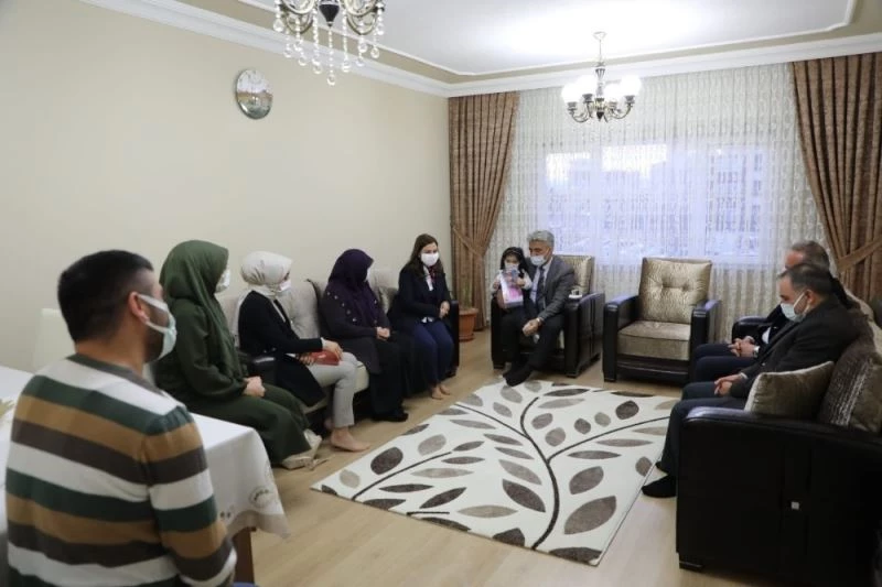 Makas çiftinden şehit ailesine ziyaret

