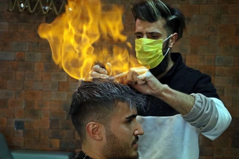 Bu berberin koltuğuna oturmak cesaret ister
