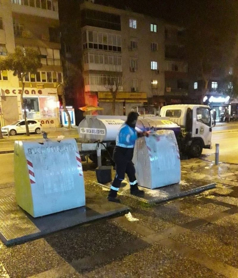 Buca’da çöp konteynerlerine hijyen operasyonu
