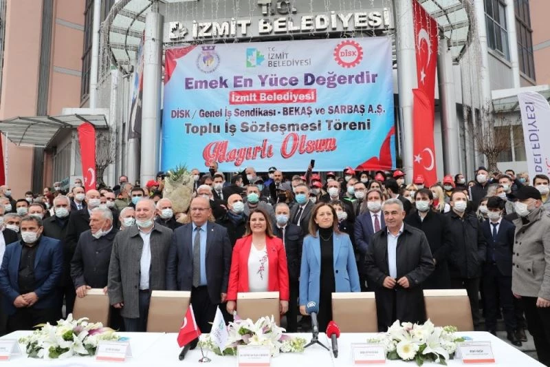 İzmit Belediyesi işçilerine 1 Mayıs ikramiyesi
