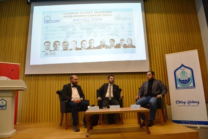 Siyaset Akademisi’nin ilk kursiyerlerine sertifikaları verildi
