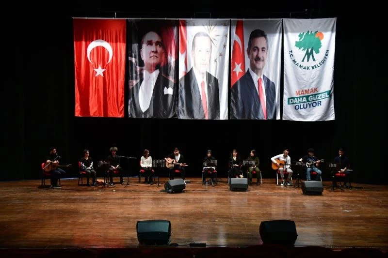 Mamaklı gitaristler sahnede
