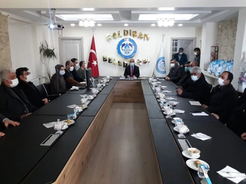 Başkan Ensari muhtarlarla istişare toplantısında bir araya geldi
