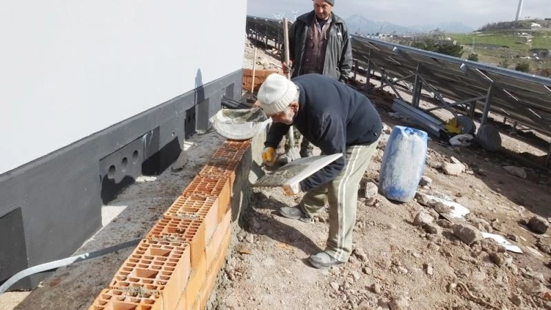 Balıkesir’de 85’lik Osman dede çalışkanlığı ile gençlere örnek oldu
