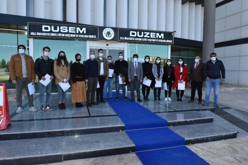 DÜ’de İHA1 eğitim programını başarıyla tamamlayan kursiyerlere sertifikaları verildi
