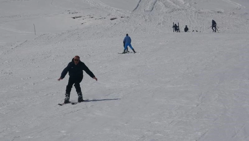 Çaldıran termal kayak merkezi renkli bir sezon geçiriyor
