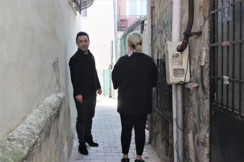 Bu sokaktan iki kişi yan yana geçemiyor
