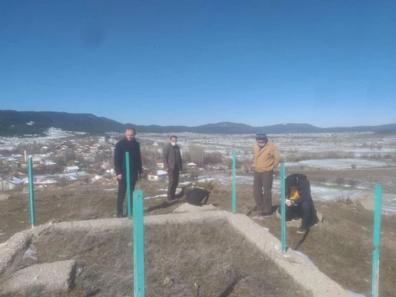 Dumlupınar’da Şehitlik bakım ve onarım çalışmaları
