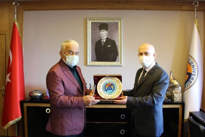 Başkonsolos Japaridze Avrasya Üniversitesini ziyaret etti
