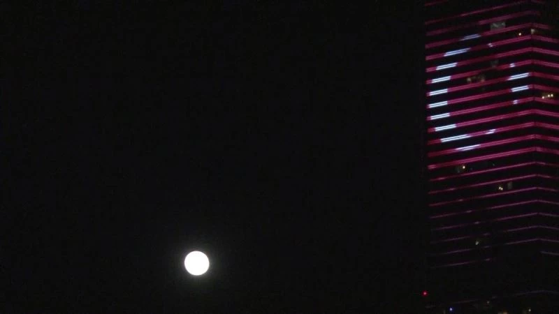 Türk bayrağı ve dolunayın buluşması mest etti
