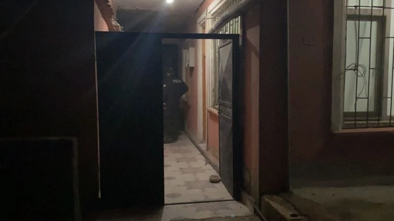 Hatay’da iddiaya göre rus ruleti oynayan kişi silahın patlaması sonucu ağır yaralandı
