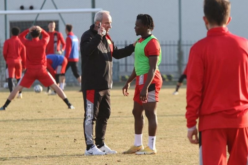 EsEs Cengiz Seçsev ile ilk antrenmanına çıktı
