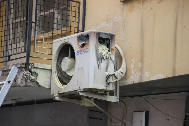 Klima motorundan çıkan yangın iş yerine zarar verdi
