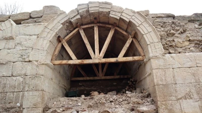 Konuralp antik tiyatroda yeni tonoz bulundu
