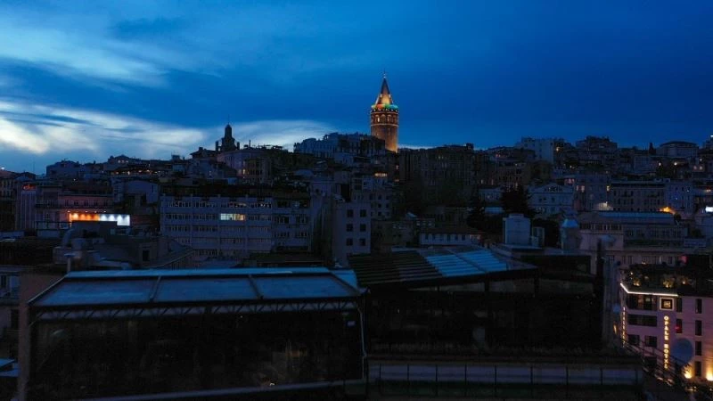 (ÖZEL) Galata Kulesi’ne rengarenk ışıklandırma
