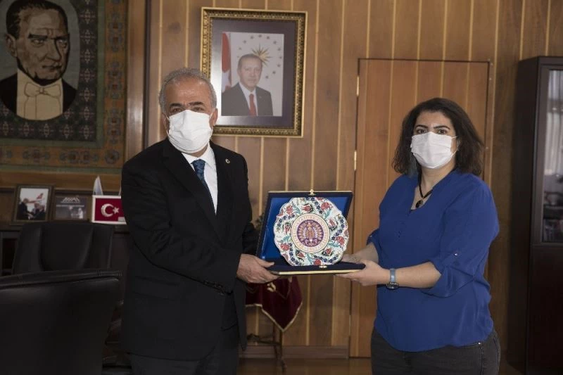 TÜBİTAK teşvik ödülü sahibi Çadırcı’dan Rektör Çomaklı’ya ziyaret
