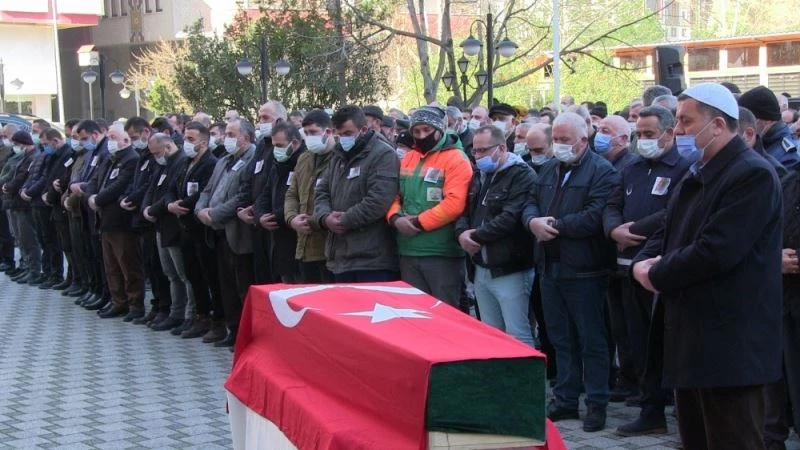 Su arızası için girdiği çukurda hayatını kaybeden belediye çalışanı son yolculuğuna uğurlandı
