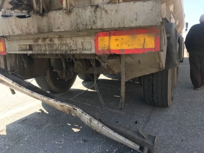 Otomobil tankere arkadan çarptı: 1 ölü, 1 yaralı
