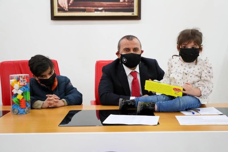 Vali Sonel, dertlere derman olmayı sürdürüyor
