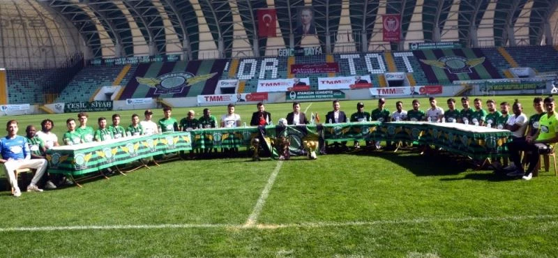 Akhisarspor’da yeni transferler basına tanıtıldı
