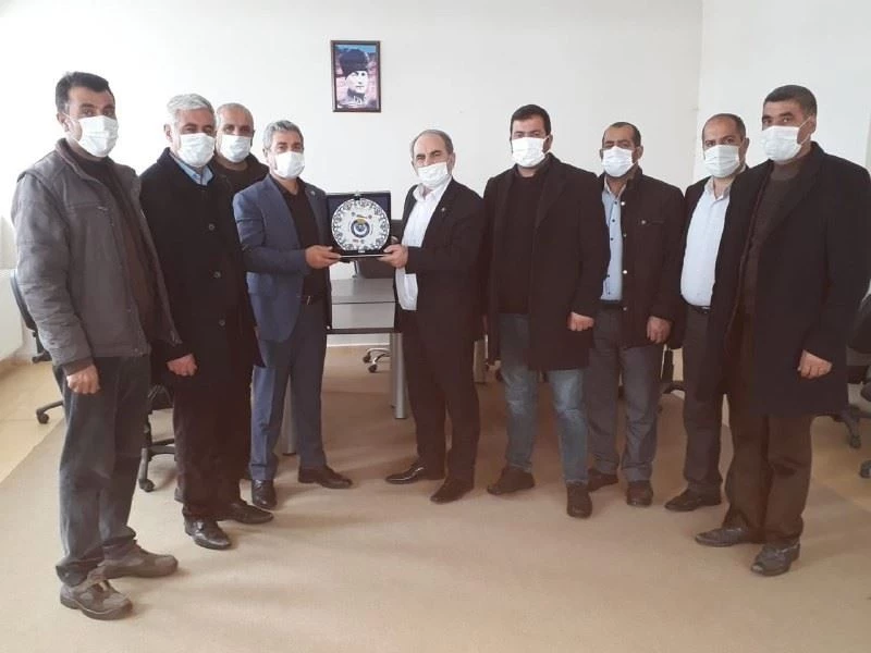 Hizmet-İş Sendikasından Başkan Ömeroğlu’na plaket
