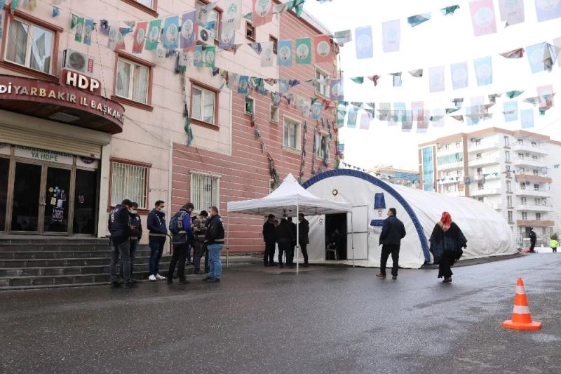 Evlat nöbetindeki aileler, çocuklarını PKK’dan almakta kararlı
