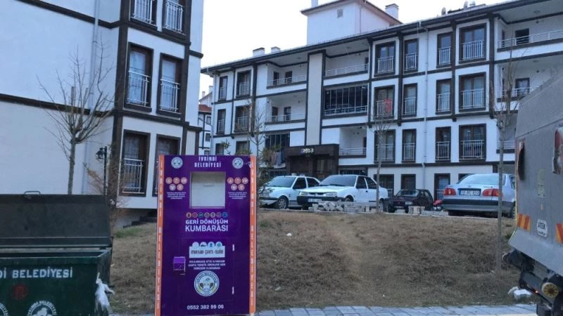 İvrindi Belediyesinden kıyafetlere geri dönüşüm
