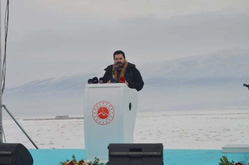 Başkan Sayan: “Teröre karşı Ağrı Dağı gibi başımızı dik tutalım”
