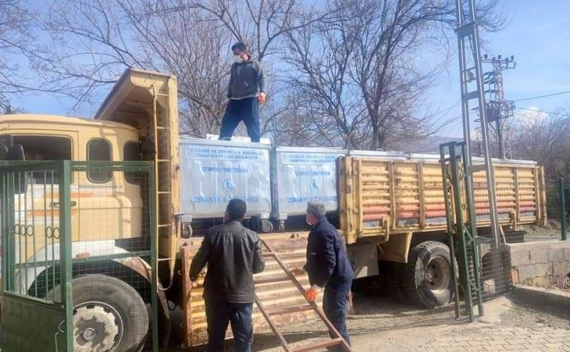 DÜZİÇİ’NDE KÖYLERE ÇÖP KONTEYNERİ DAĞITILMAYA BAŞLANDI