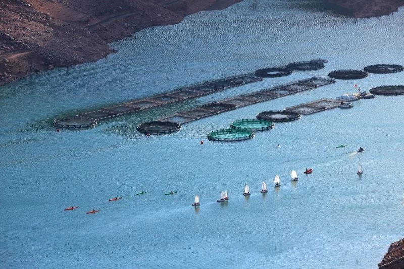 Topçam Barajı yelken ve kanolarla renklendi
