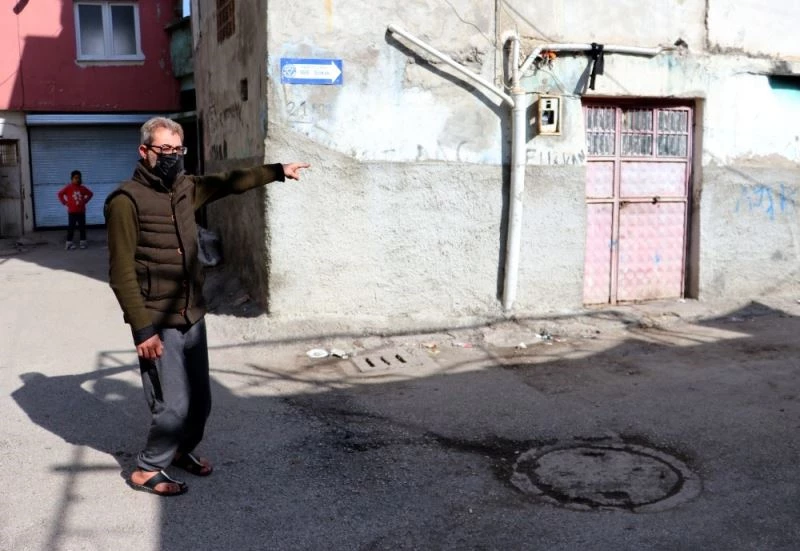 Engelli seyyar satıcının ekmek teknesini çaldılar
