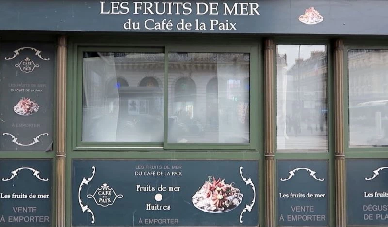 Fransa’da maaş alamayan hotel işçileri hükümeti ve işvereni protesto etti
