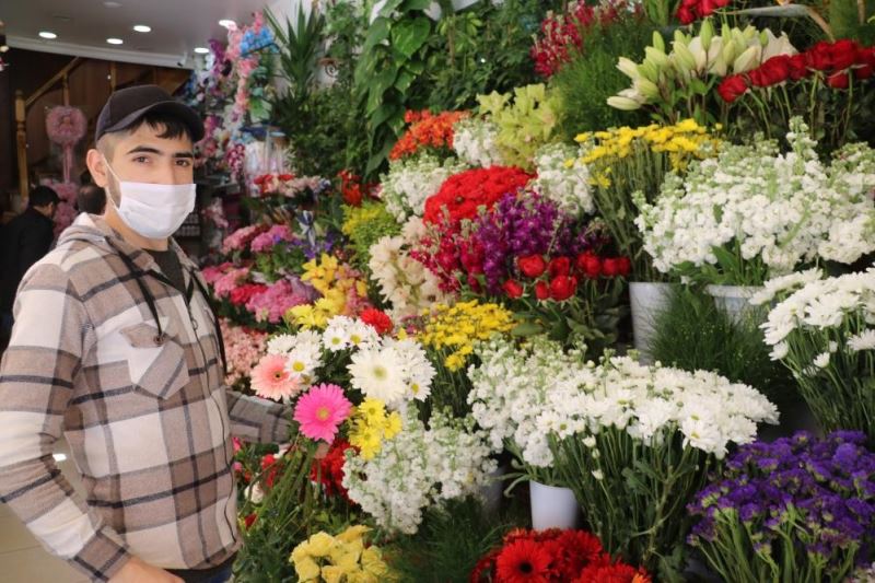 Sivas’ta çiçekçiler 14 Şubat Sevgililer Günü sebebiyle belirli saatlerde açık olacak
