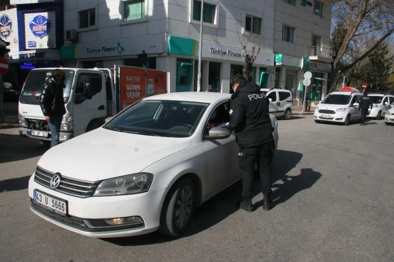 Kısıtlamada araç yoğunluğunun artmasına polis kayıtsız kalmadı
