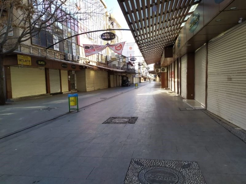 Alışverişin kalbinin attığı noktalarda kısıtlama sessizliği
