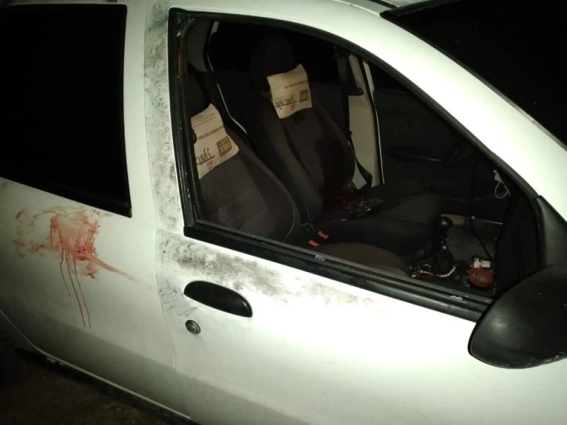 Bıçakla yaralanmış halde bulundular
