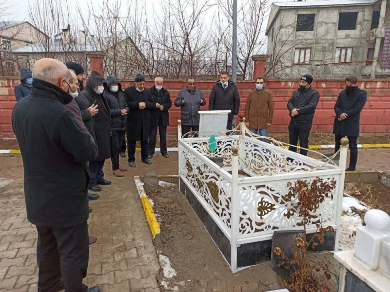 SP çığda hayatını kaybeden Başkan Kurt’un kabrini ziyaret etti
