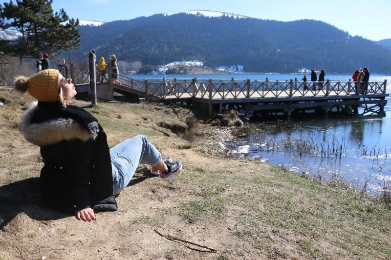 Abant Tabiat Parkı’nda yazdan kalma günler yaşanıyor
