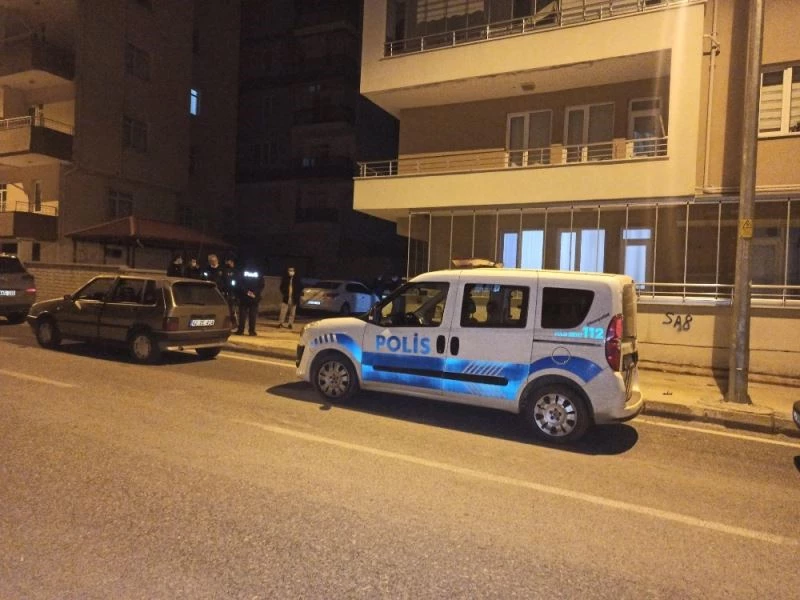 Cezaevinden izinli çıktılar kısıtlamada hırsızlıkta yakalandılar
